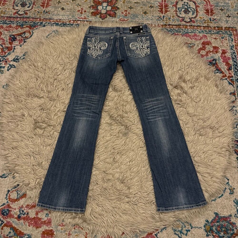 Miss Me Jeans – Size 29 – Bootcut with Embroidered Fleur-de-Lis Pockets